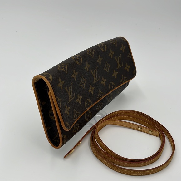 Louis Vuitton Monogram Twin Pochette with COA - Picture 5 of 17
